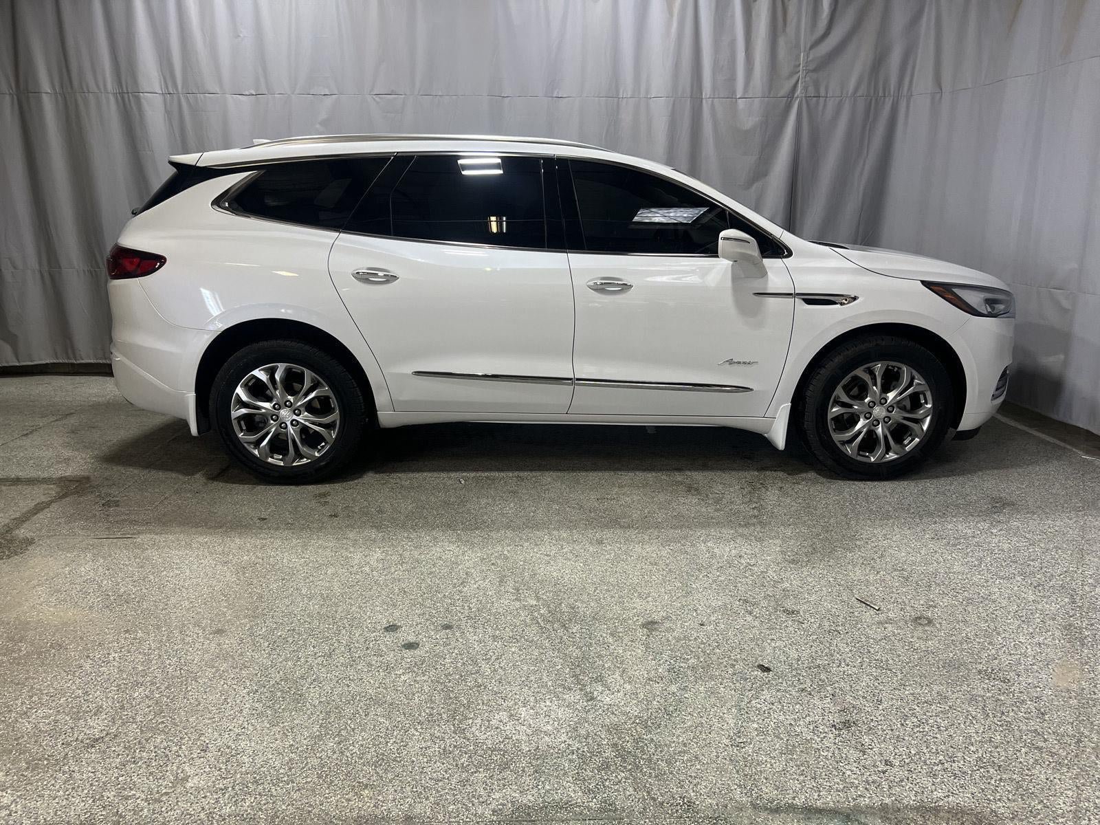 Used 2020 Buick Enclave Avenir w/ Avenir Technology Package AWD/4WD image 2