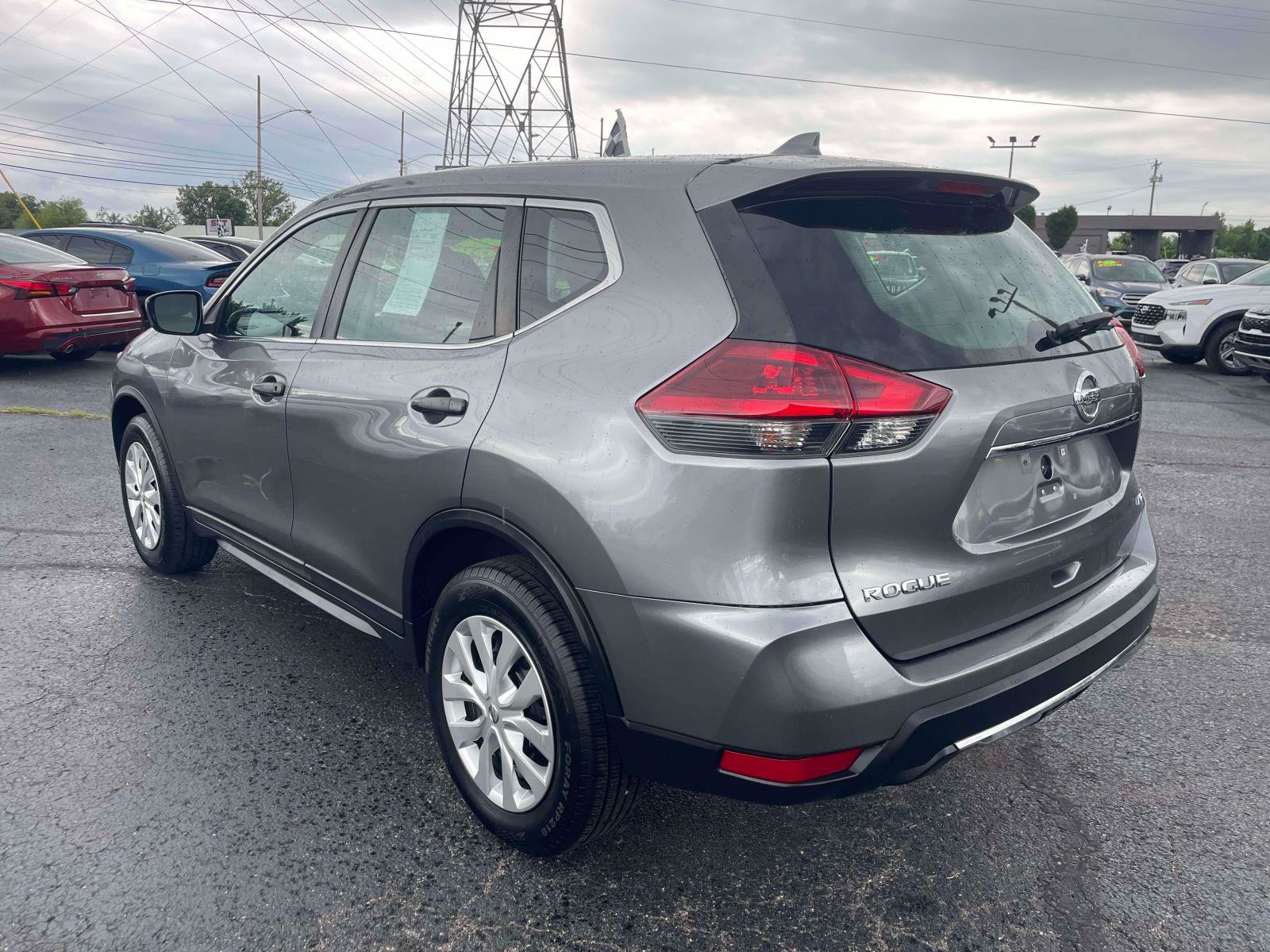Used 2018 Nissan Rogue S AWD/4WD image 3