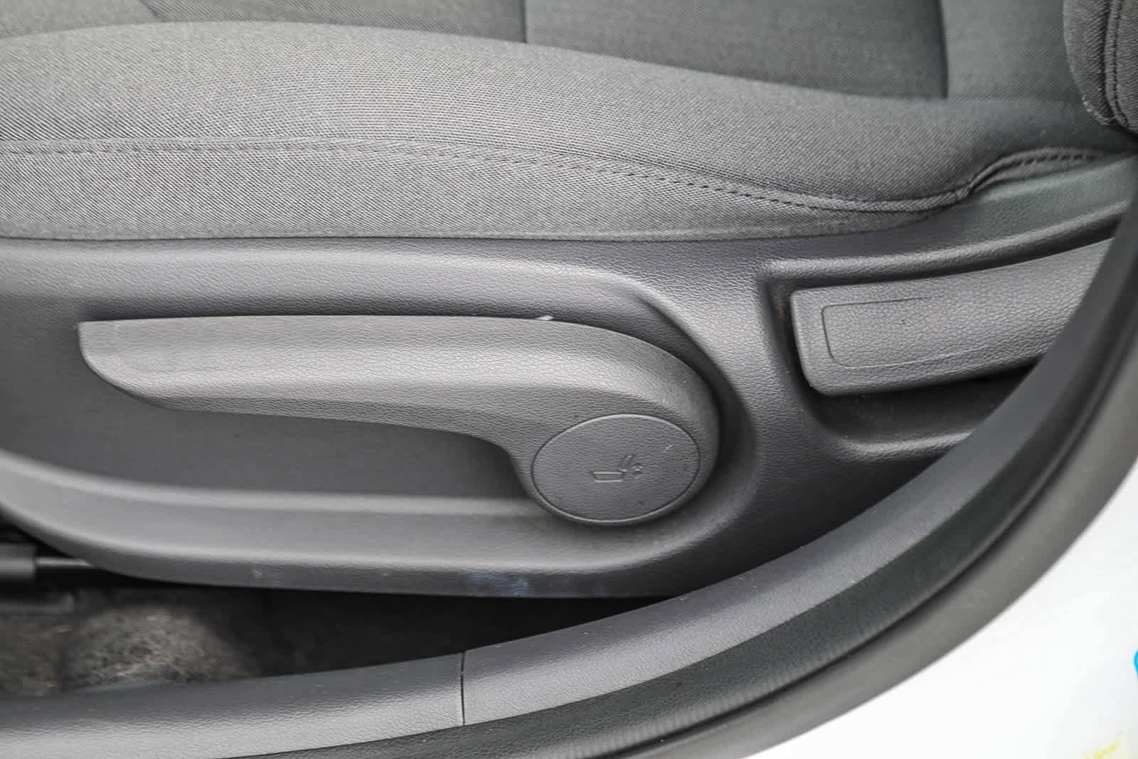 Used 2020 Hyundai Ioniq SE image 16