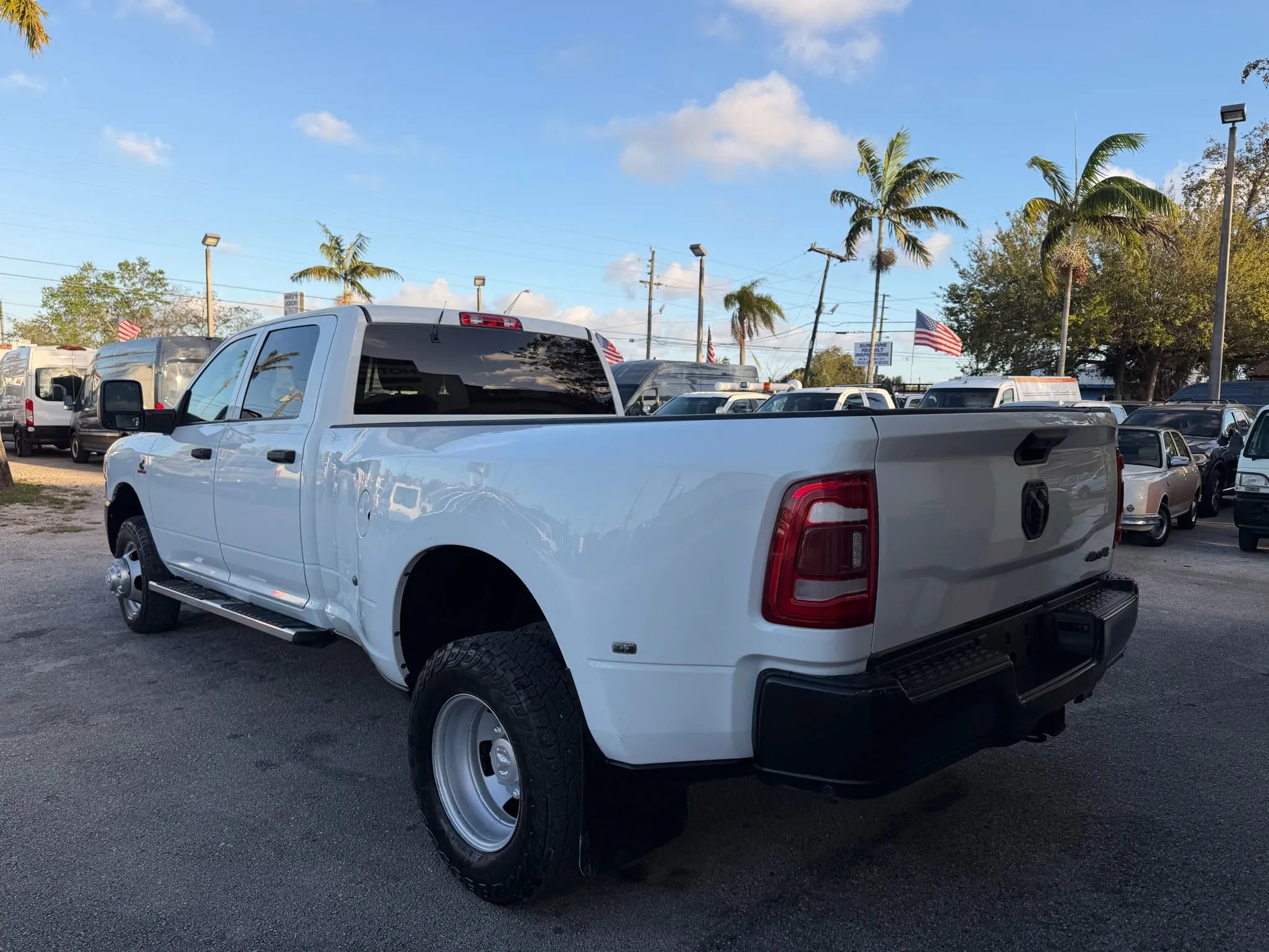 Used 2023 RAM 3500 Tradesman w/ Convenience Group AWD/4WD image 3