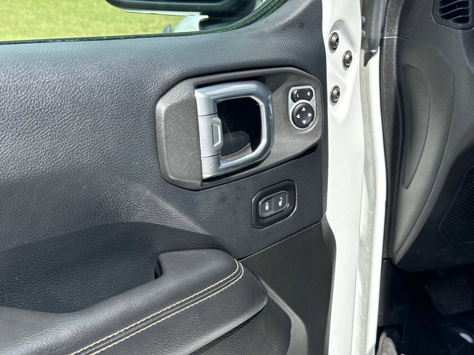 Used 2019 Jeep Wrangler Unlimited Sahara w/ Dual Top Group image 18