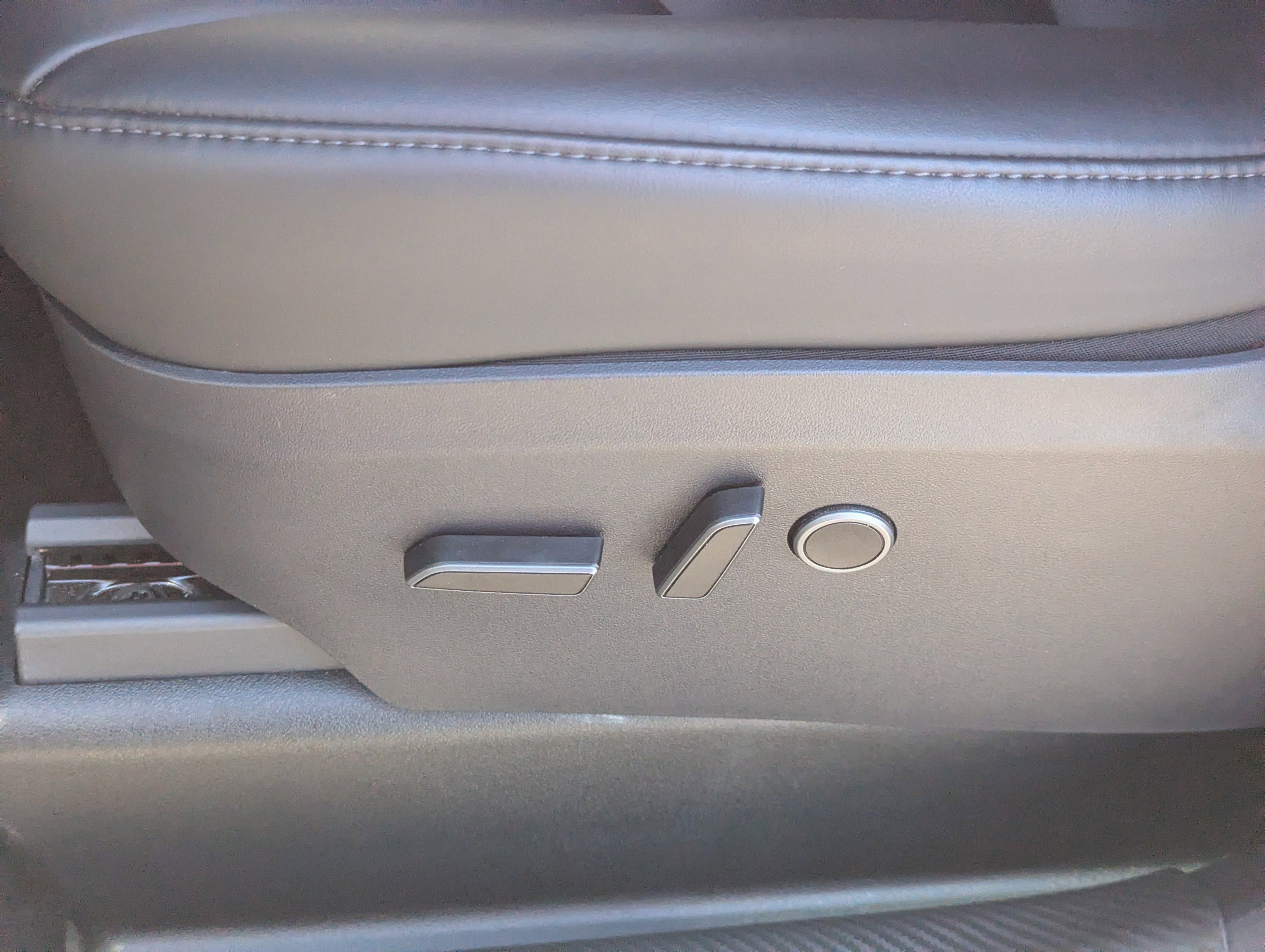 Used 2025 Tesla Model Y Performance image 21