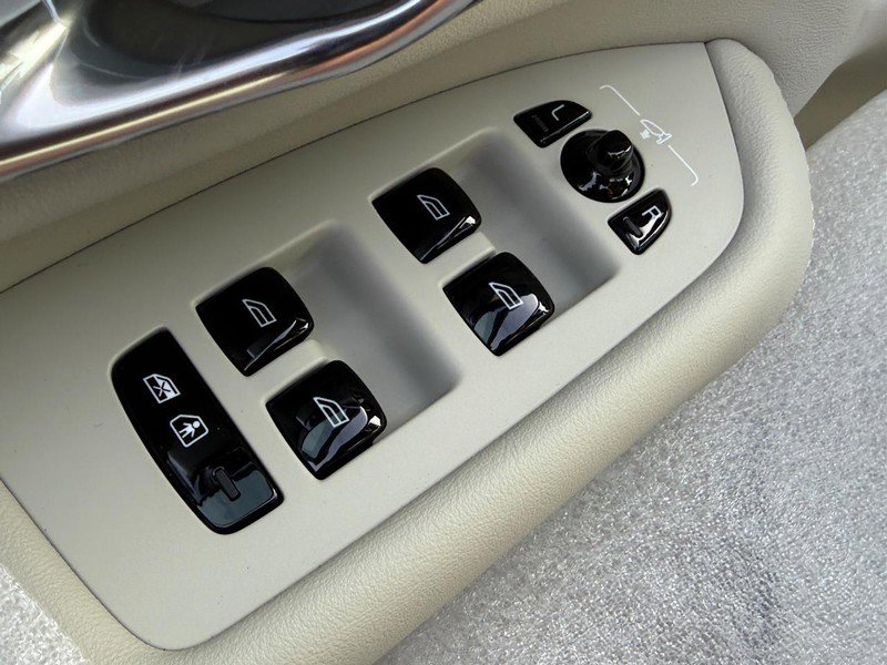 New 2026 Volvo XC90 T8 Ultra w/ Protection Package Premier image 10