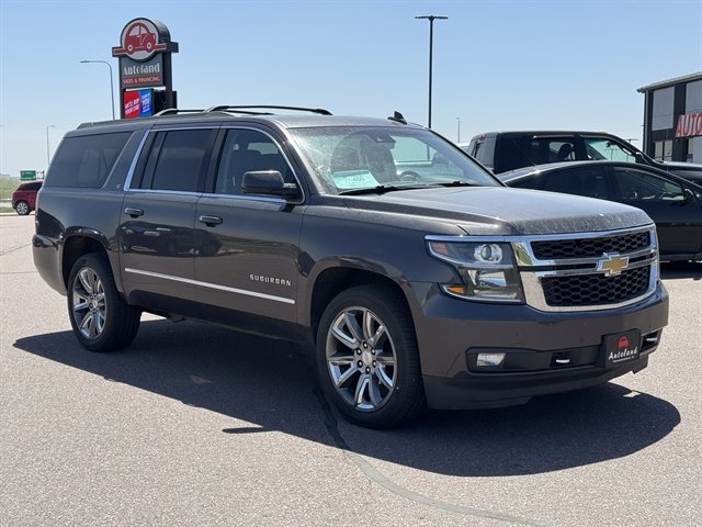 Used 2018 Chevrolet Suburban LT w/ LT Signature Package AWD/4WD image 3