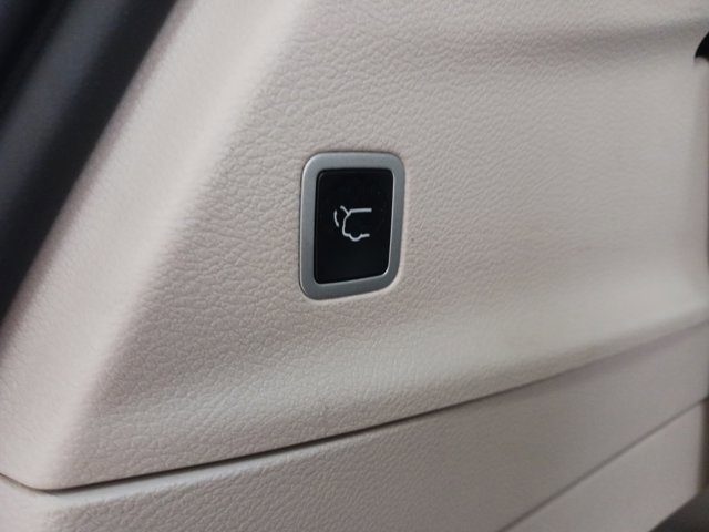 Used 2024 Chrysler Pacifica Touring-L image 31