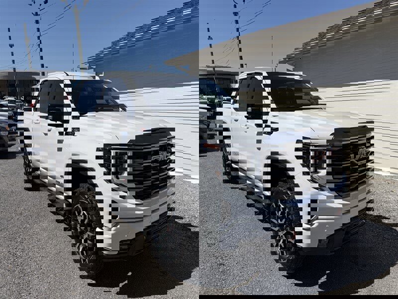 Used 2024 GMC Sierra 1500 AT4 w/ Technology Package image 3
