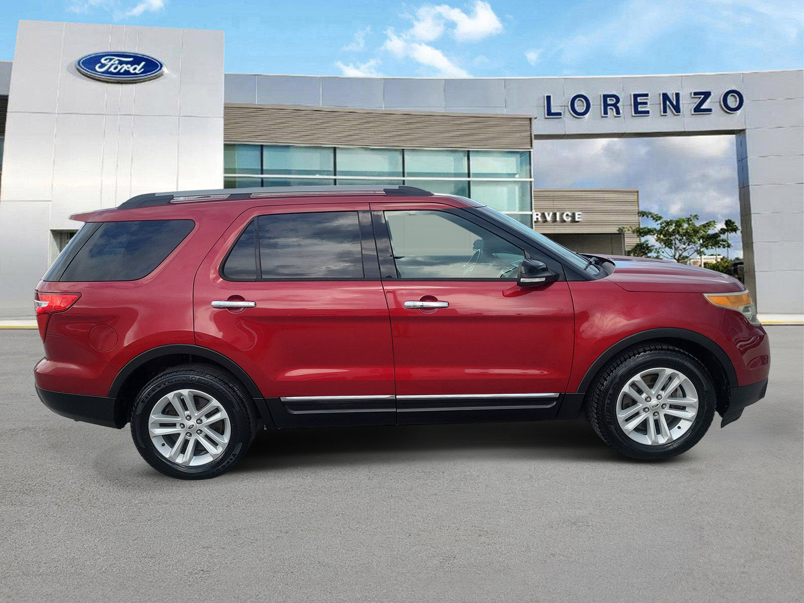 Used 2014 Ford Explorer XLT w/ Equipment Group 202A FWD image 4