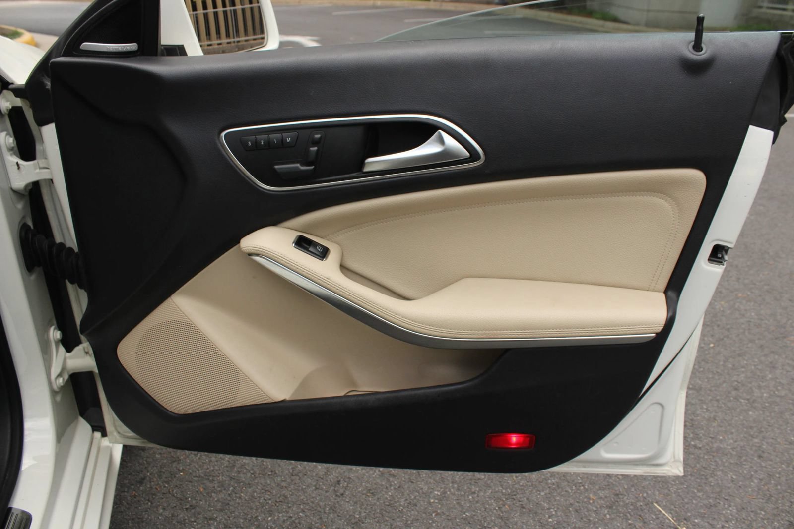 Used 2014 Mercedes-Benz CLA 250 4MATIC image 25