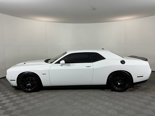 Used 2017 Dodge Challenger R/T w/ Blacktop Package RWD image 8