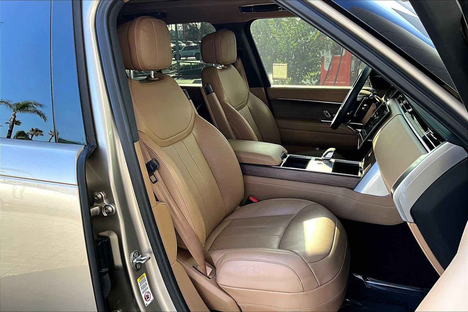 Certified 2024 Land Rover Range Rover SE AWD/4WD image 7
