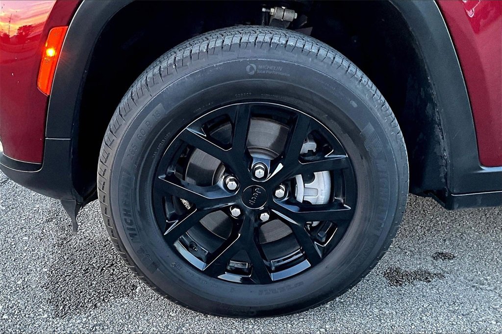 Used 2025 Jeep Grand Cherokee L Altitude image 8