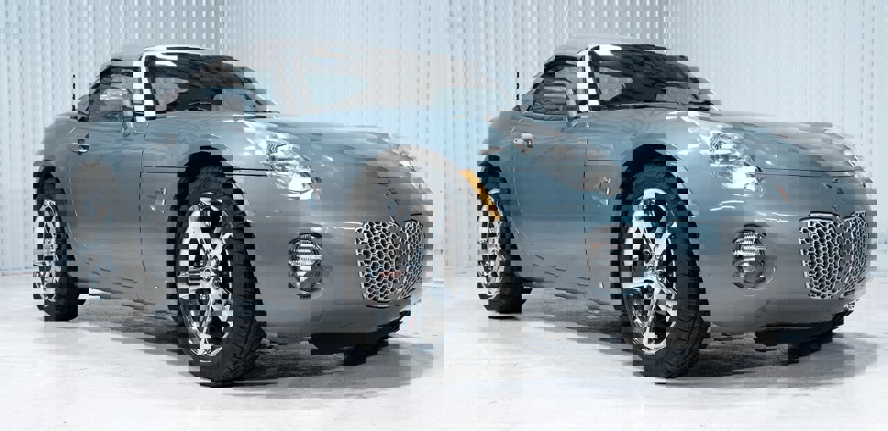 Used 2007 Pontiac Solstice Convertible w/ Premium Package image 1