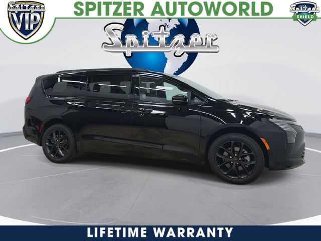New 2027 Chrysler Pacifica Limited w/ S Appearance Package AWD/4WD image 2