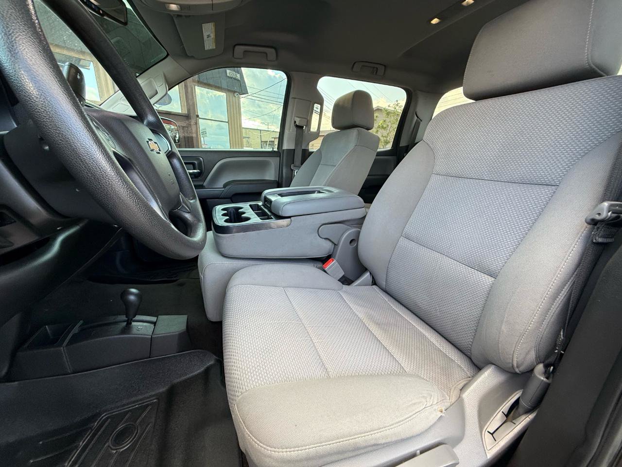 Used 2018 Chevrolet Silverado 1500 Custom w/ Custom Value Package AWD/4WD image 18