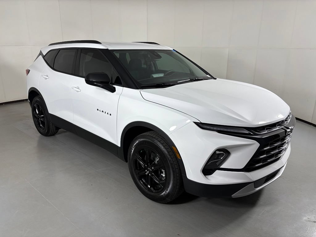 New 2026 Chevrolet Blazer LT w/ Midnight/Sport Edition FWD image 2