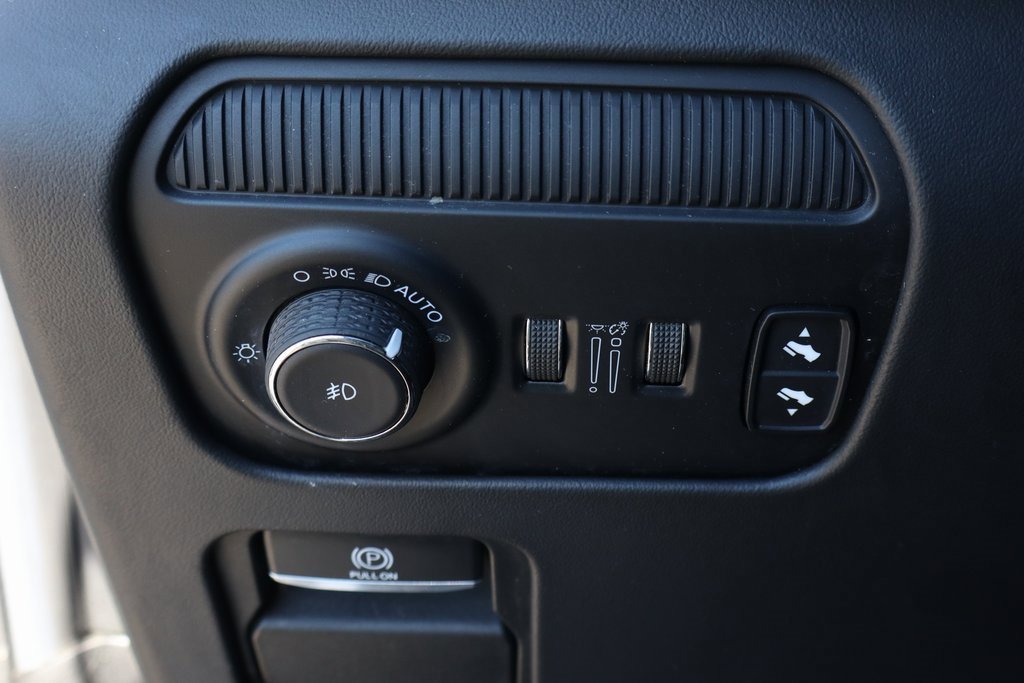 Used 2022 Jeep Grand Wagoneer Series II w/ Convenience Group III image 21