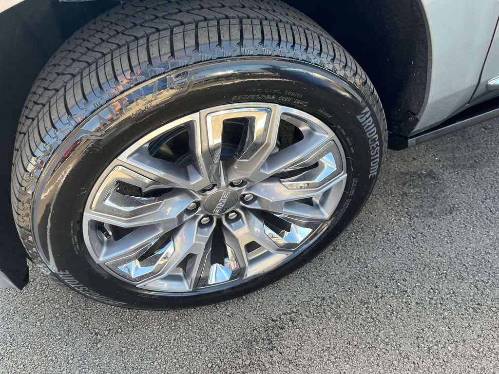 Used 2025 GMC Yukon XL Denali w/ Sun & Power Step Package AWD/4WD image 9