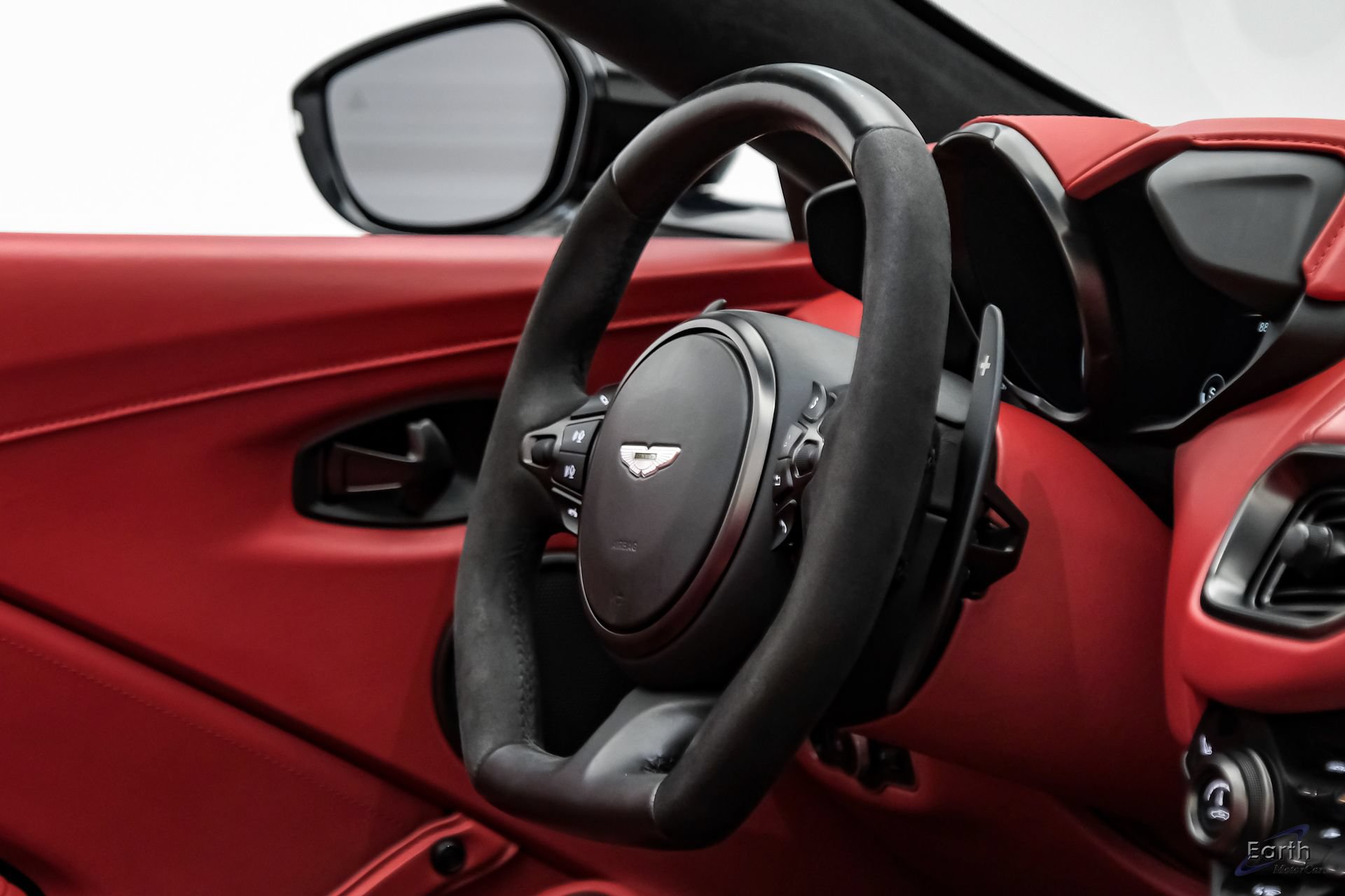 Used 2022 Aston Martin V8 Vantage Roadster RWD image 59
