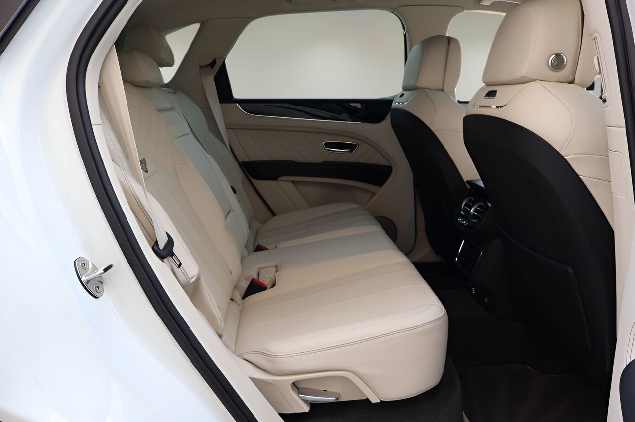 Used 2022 Bentley Bentayga AWD/4WD image 21