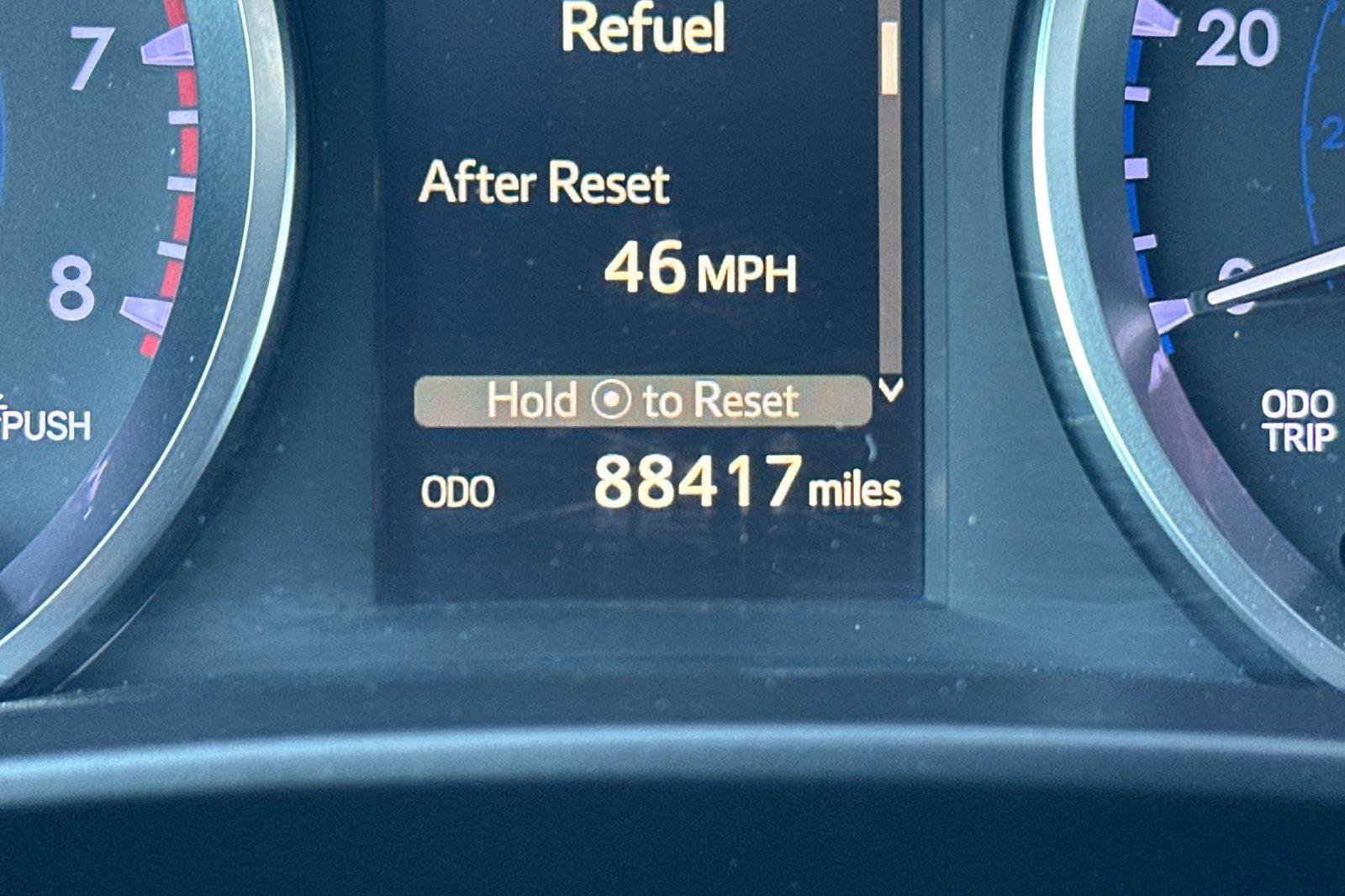 Used 2018 Toyota Highlander LE w/ Carpet Mat Package (TMS) image 24