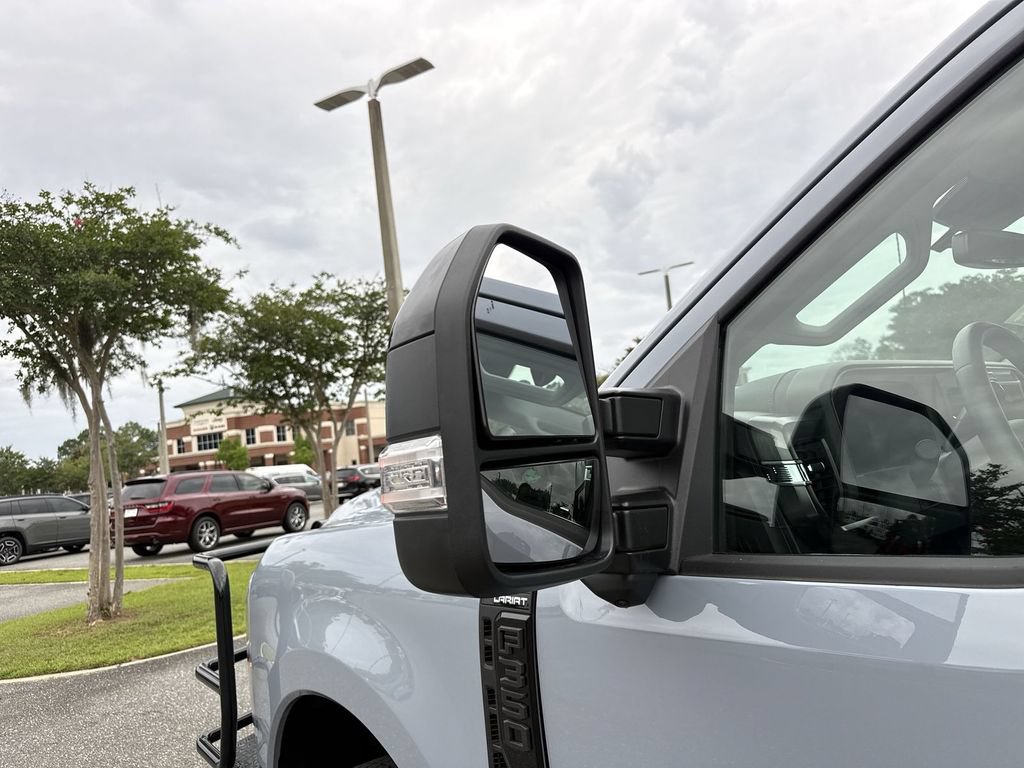Used 2025 Ford F350 Lariat w/ Lariat Ultimate Package AWD/4WD image 10