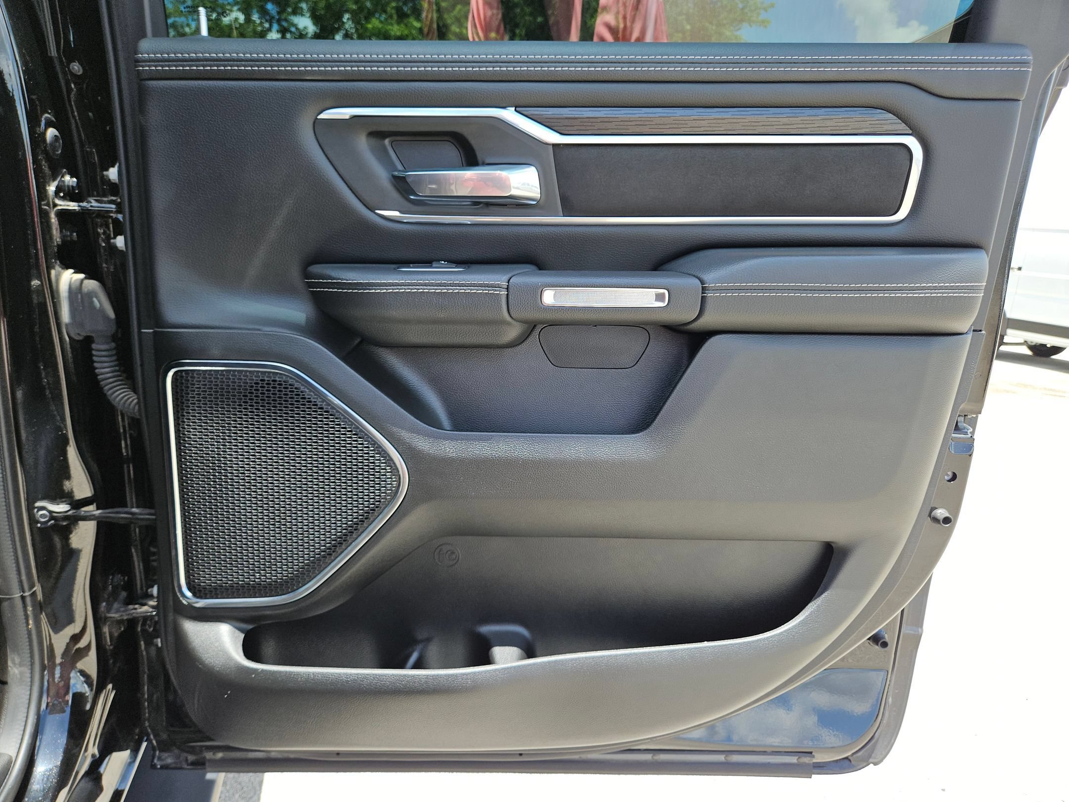 Used 2024 RAM 1500 Laramie AWD/4WD image 26