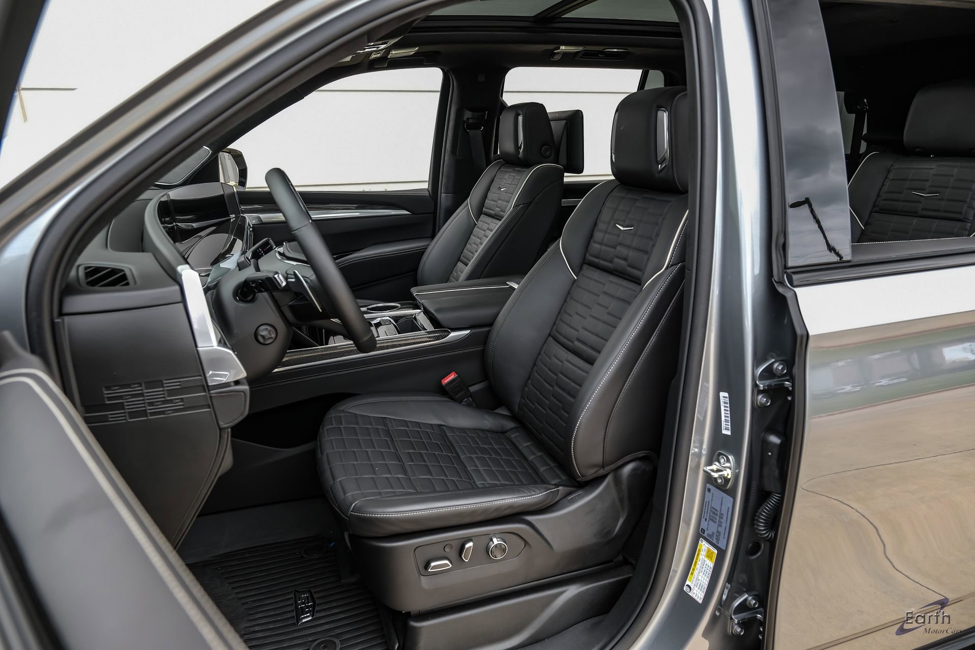 Used 2025 Cadillac Escalade V w/ LPO, Floor Liner Package AWD/4WD image 31