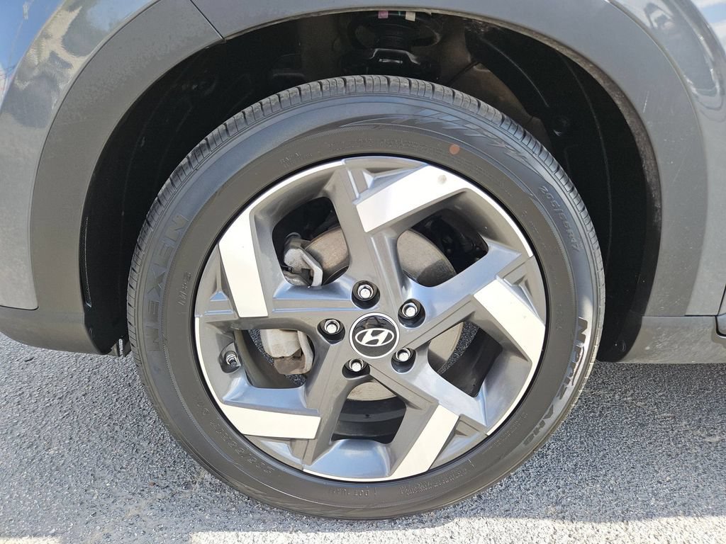 Used 2025 Hyundai Venue SEL FWD image 27