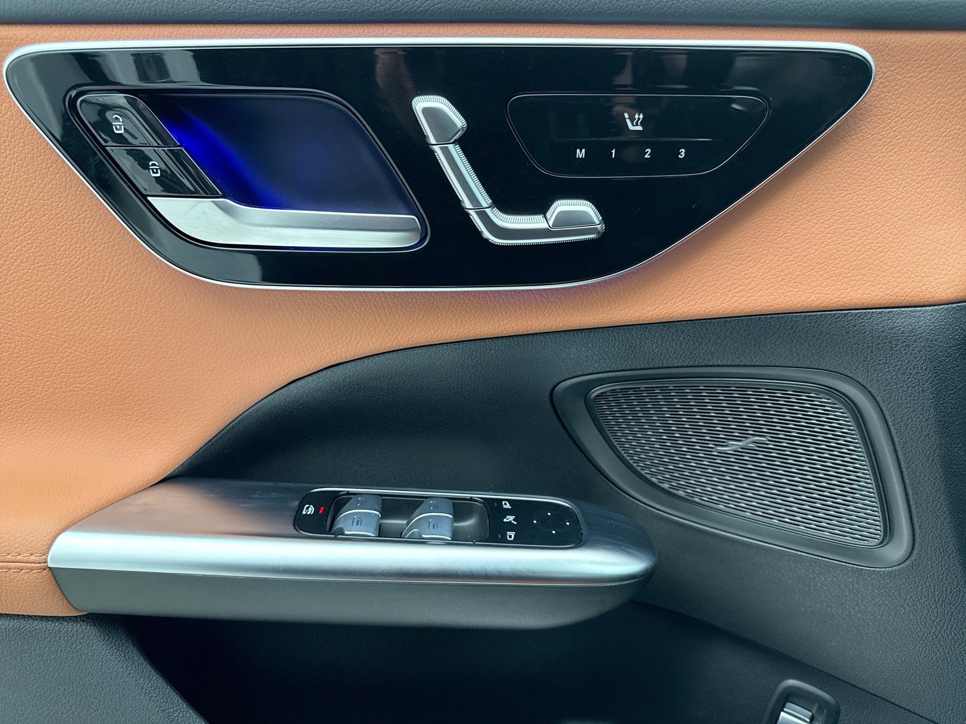 Used 2025 Mercedes-Benz C 300 4MATIC Sedan image 17