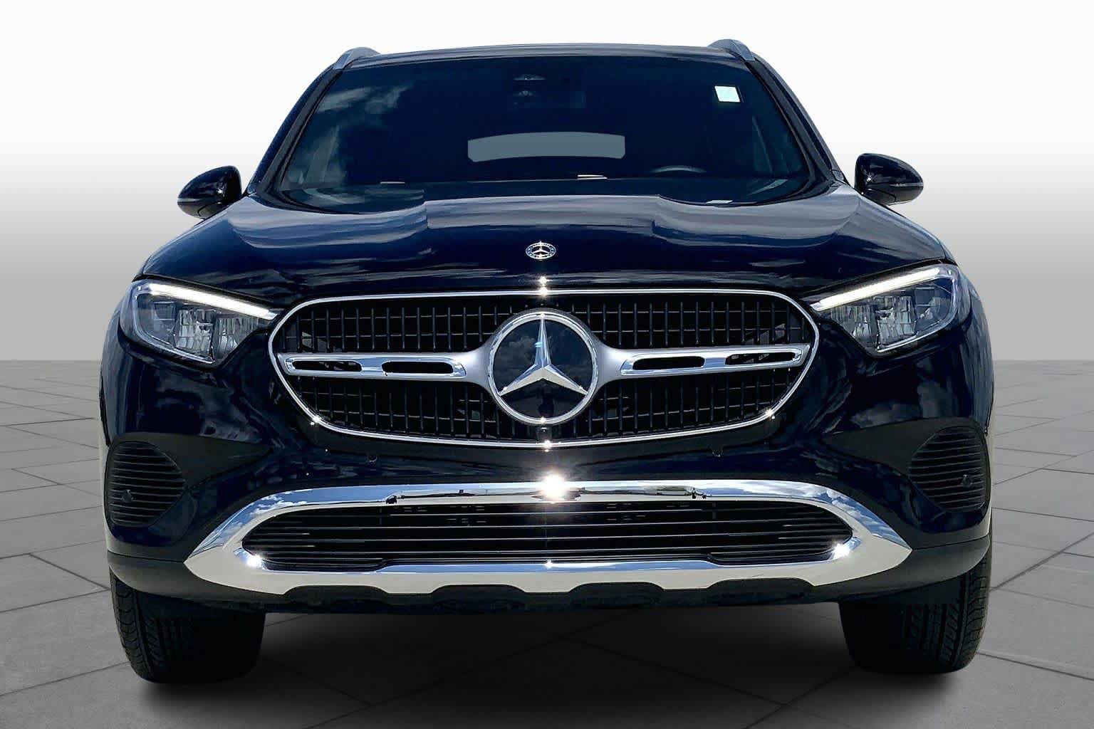 Used 2025 Mercedes-Benz GLC 300 image 4
