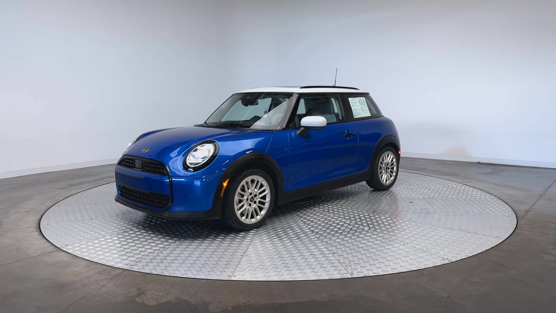 Used 2026 MINI Cooper 2-Door Hardtop FWD image 4