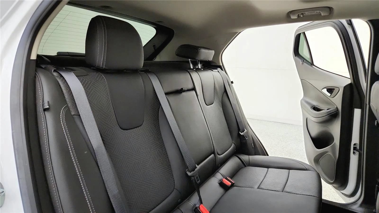 Used 2023 Buick Encore GX Essence w/ Experience Buick Package FWD image 39