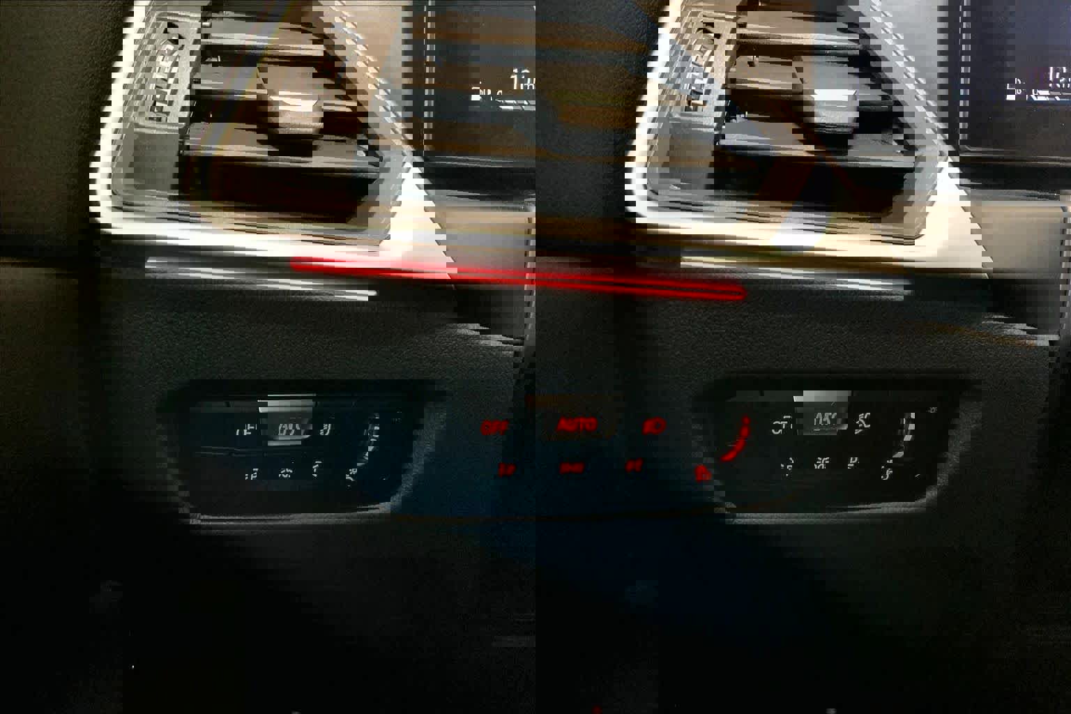 Certified 2024 BMW M340i xDrive w/ Premium Package image 33