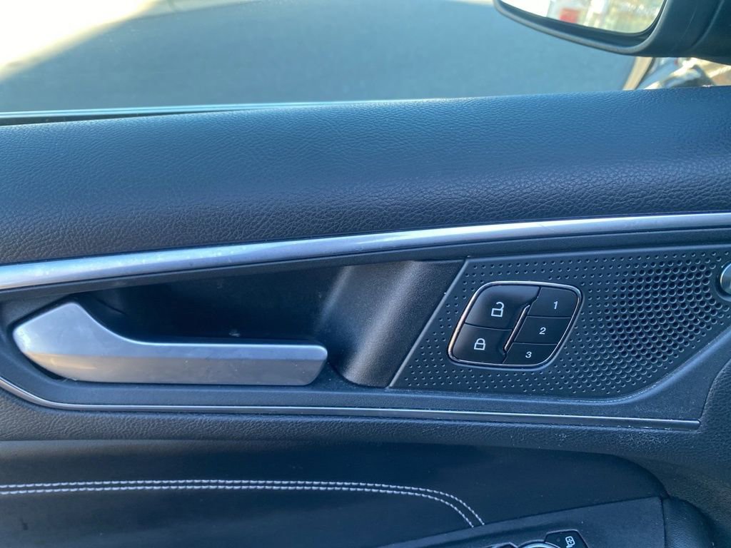 Used 2023 Ford Edge Titanium image 12