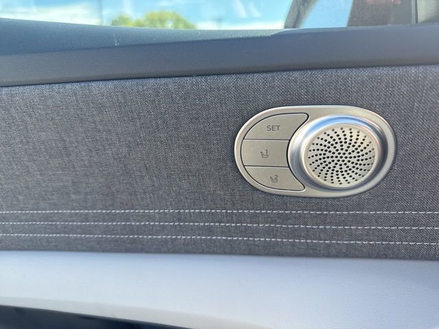 Certified 2025 Hyundai Elantra Limited image 17