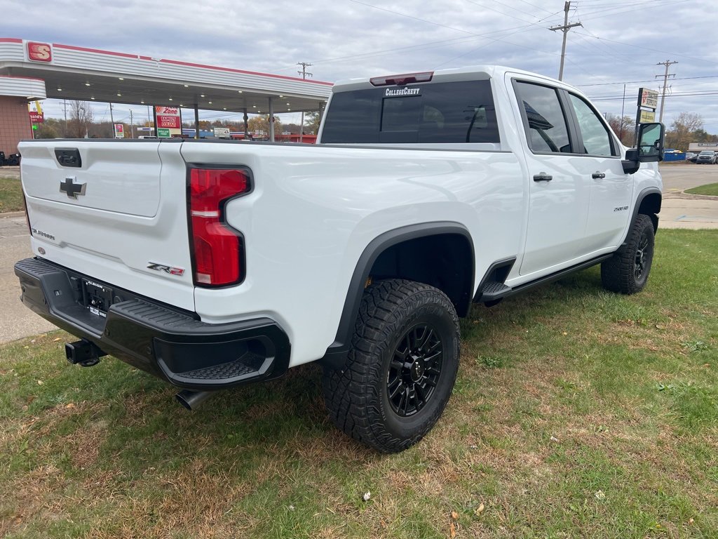 New 2026 Chevrolet Silverado 2500 ZR2 image 10