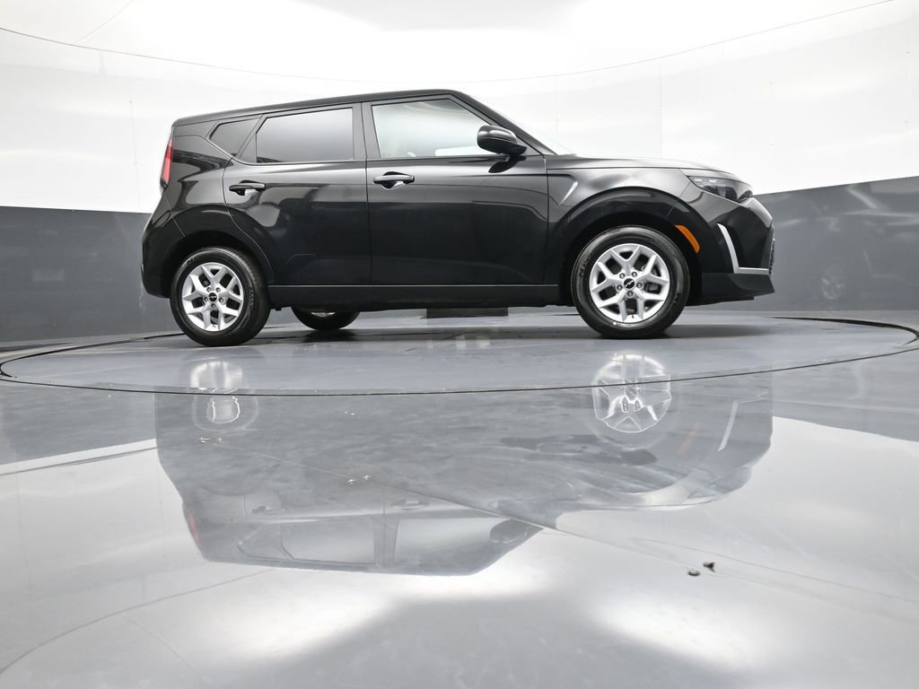 Certified 2025 Kia Soul LX w/ LX Technology Package image 28