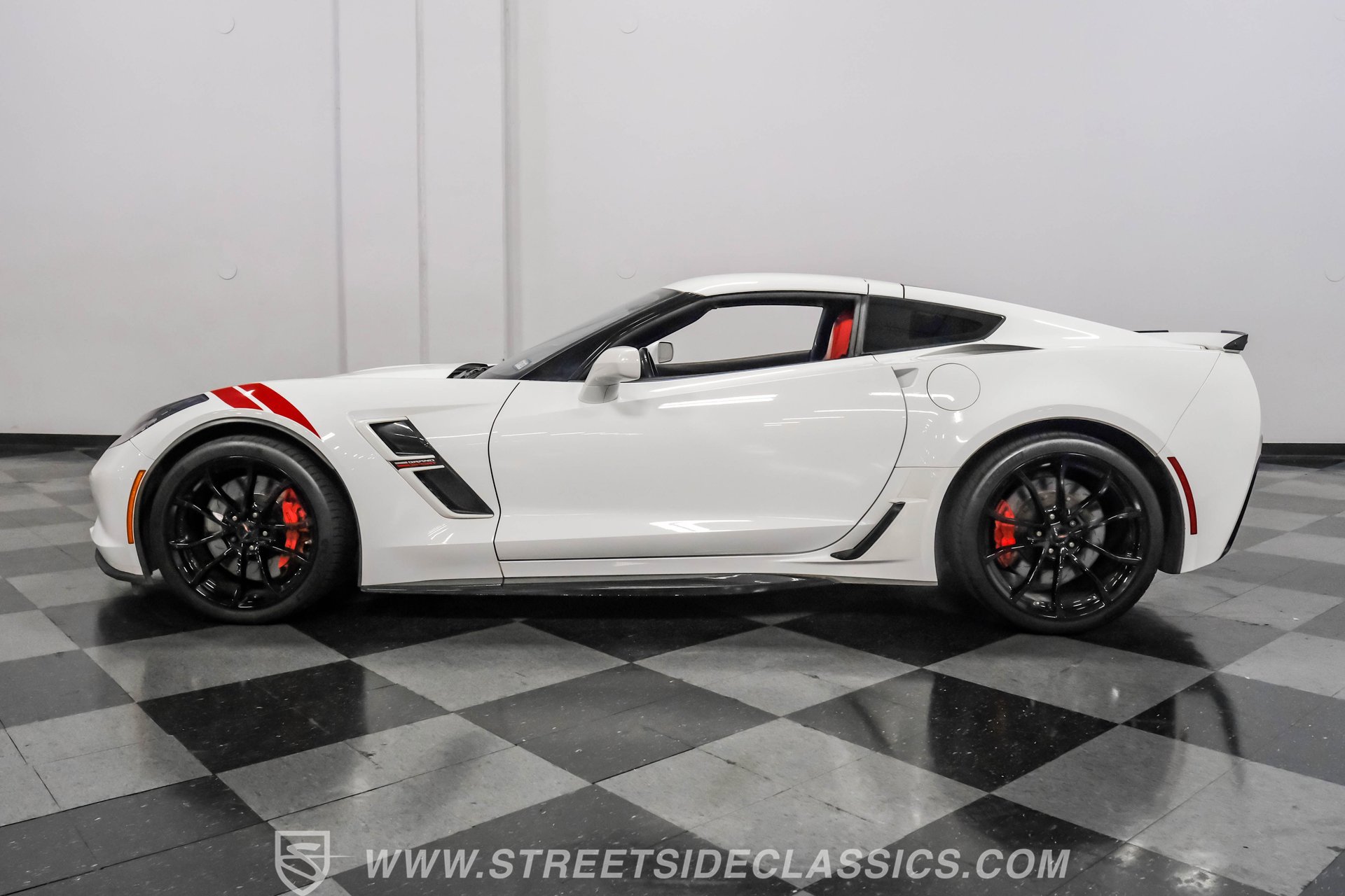 Used 2019 Chevrolet Corvette Grand Sport image 2