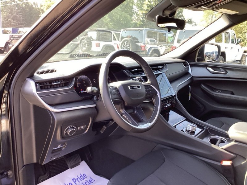 New 2025 Jeep Grand Cherokee L Laredo w/ Luxury Tech Group I image 27