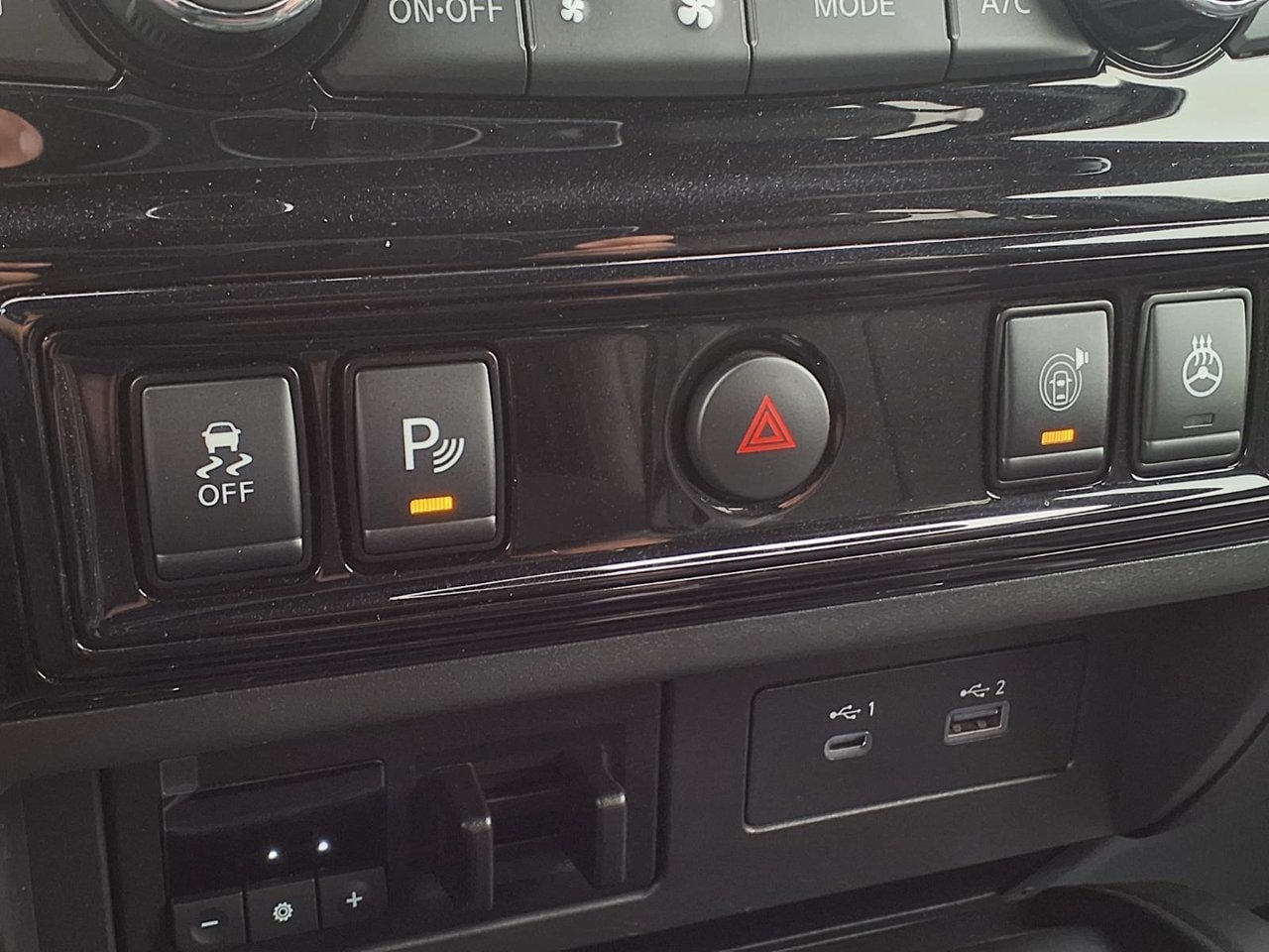 Used 2024 Nissan Titan PRO-4X w/ Pro-4x Convenience Package AWD/4WD image 16