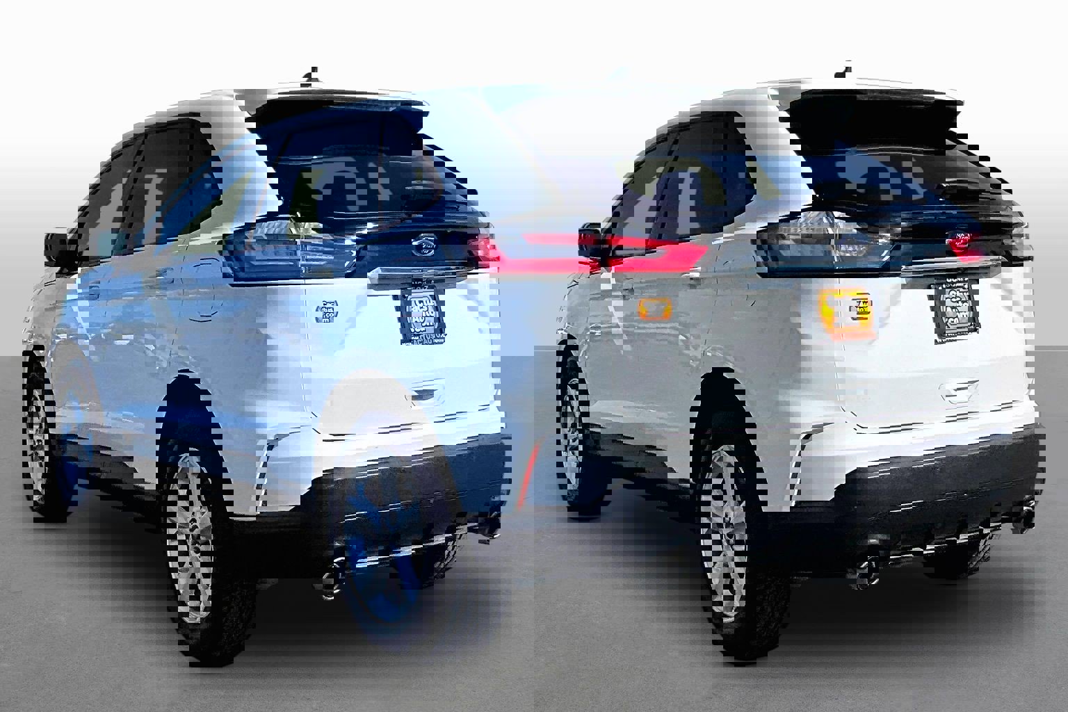 Used 2019 Ford Edge SE w/ SE Fleet Driver's Package image 11