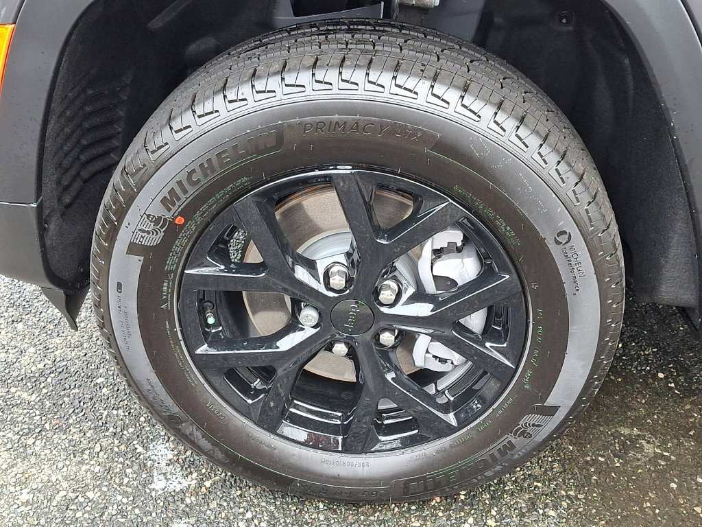 New 2025 Jeep Grand Cherokee L Altitude image 18