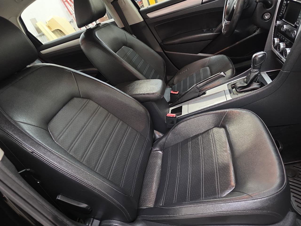 Used 2012 Volkswagen Passat 3.6 SE image 41