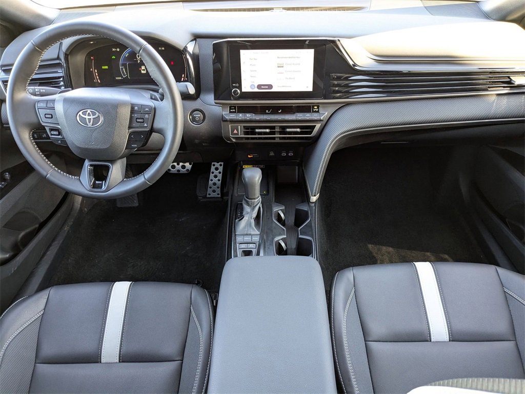 Used 2025 Toyota Camry SE image 32