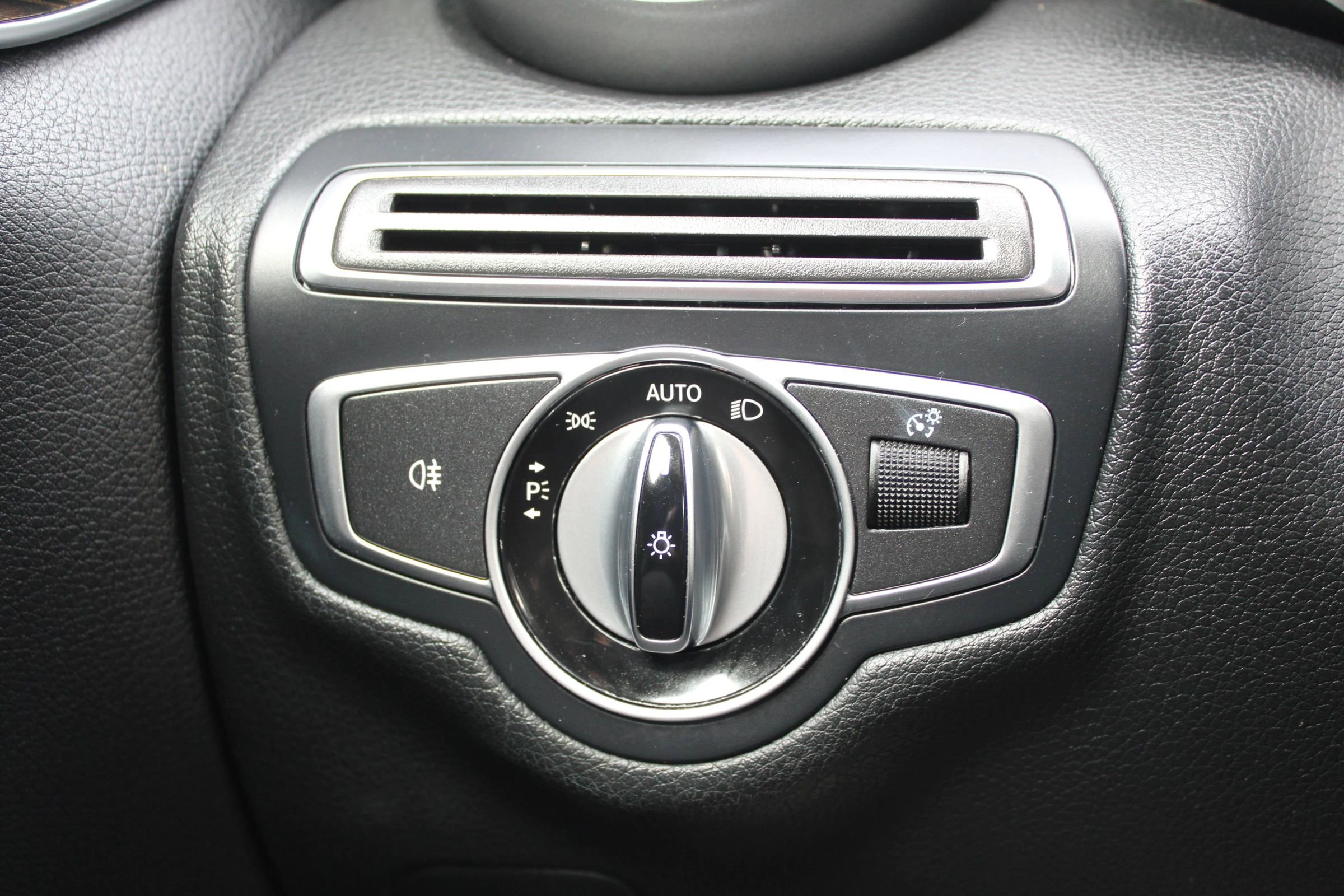 Used 2017 Mercedes-Benz C 300 4MATIC Sedan image 26