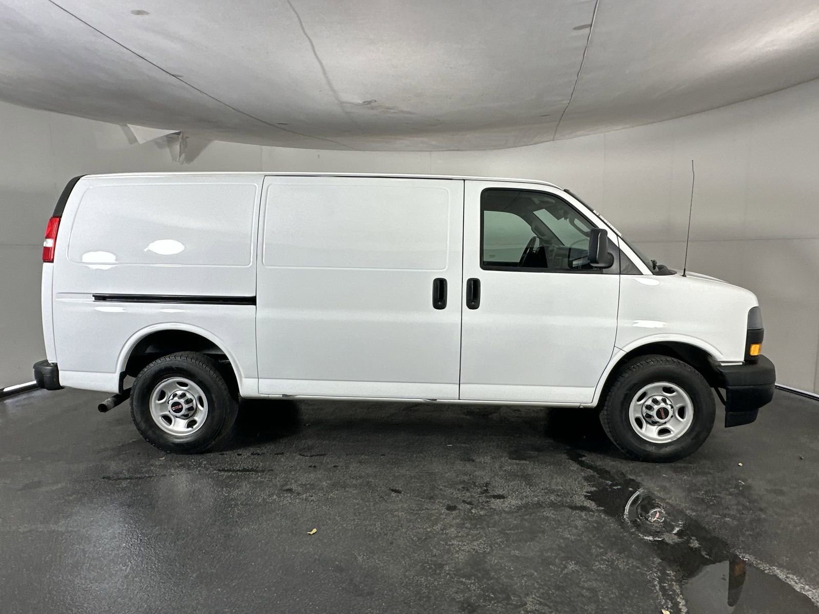 Used 2020 GMC Savana 2500 image 13