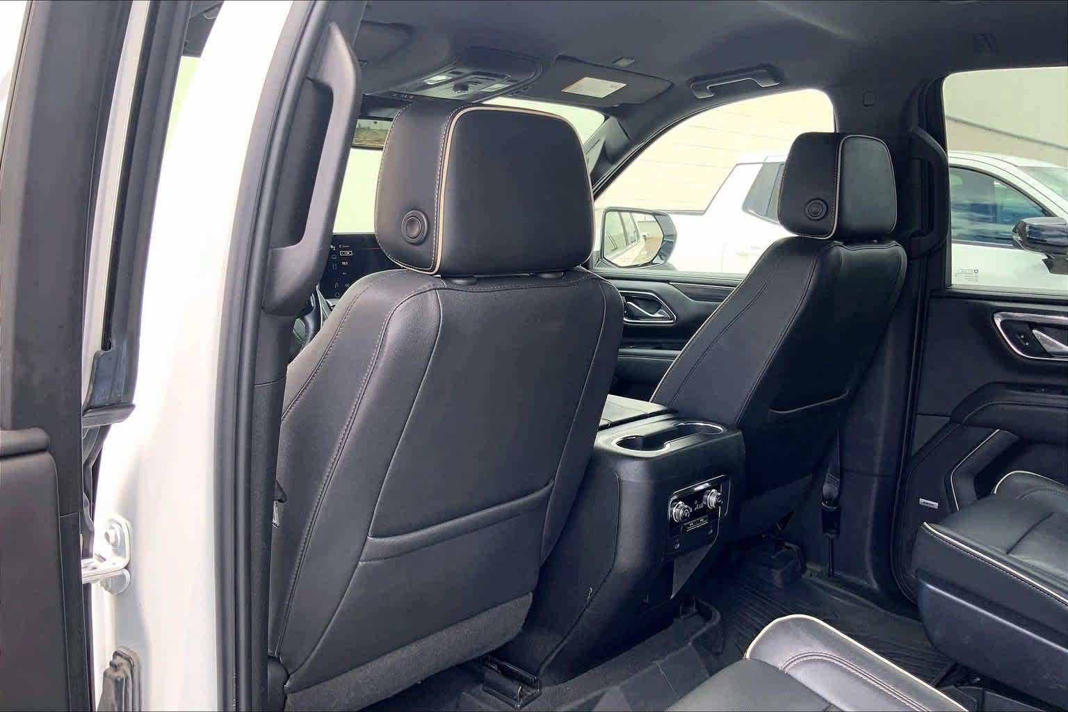 Used 2023 GMC Yukon SLT AWD/4WD image 5