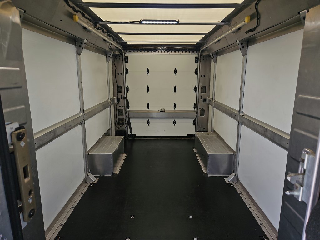 Used 2024 Chevrolet Brightdrop 600 w/ Commercial Equipment Package AWD/4WD image 23
