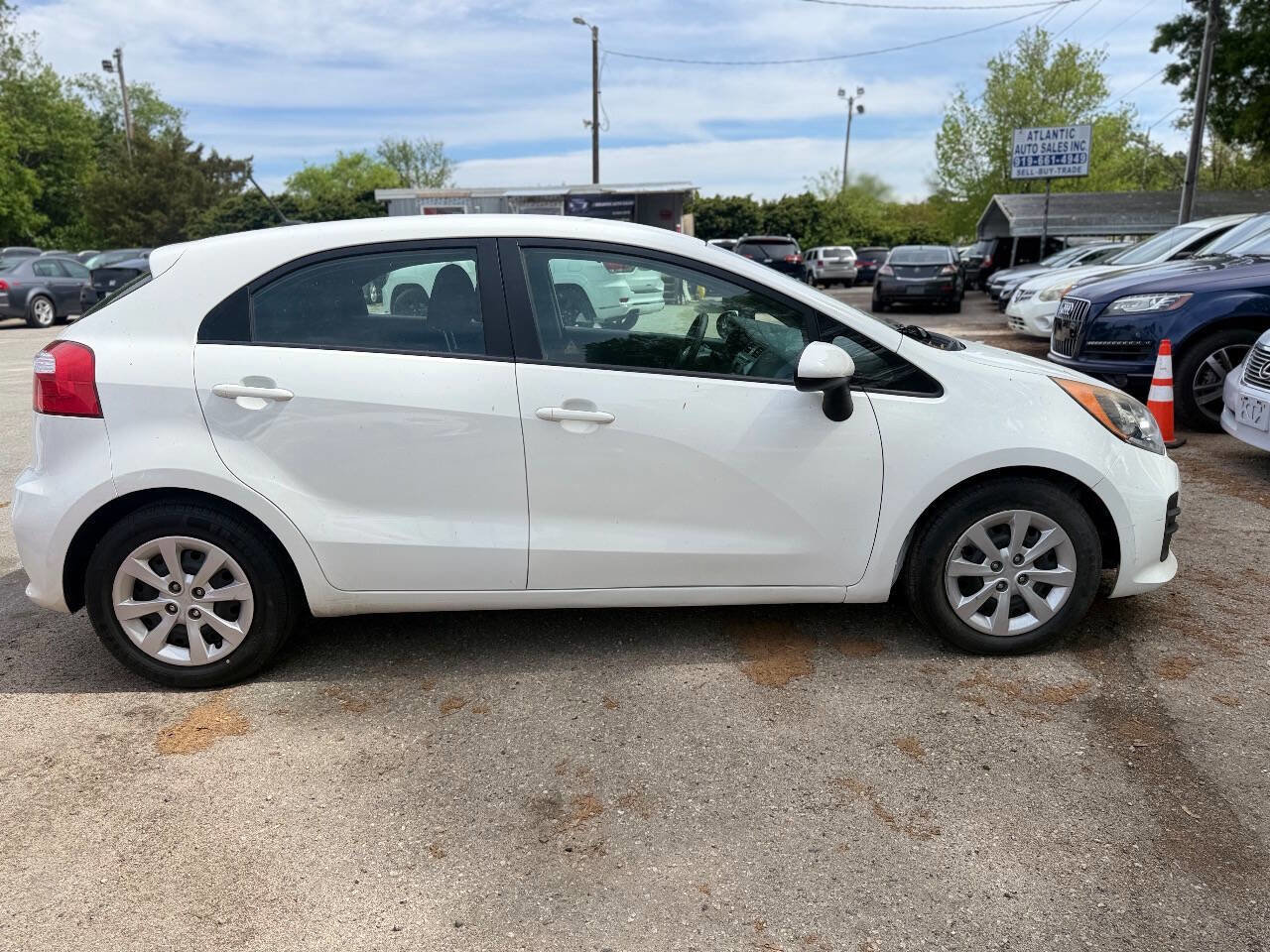 Used 2016 Kia Rio LX w/ Power Package FWD image 4