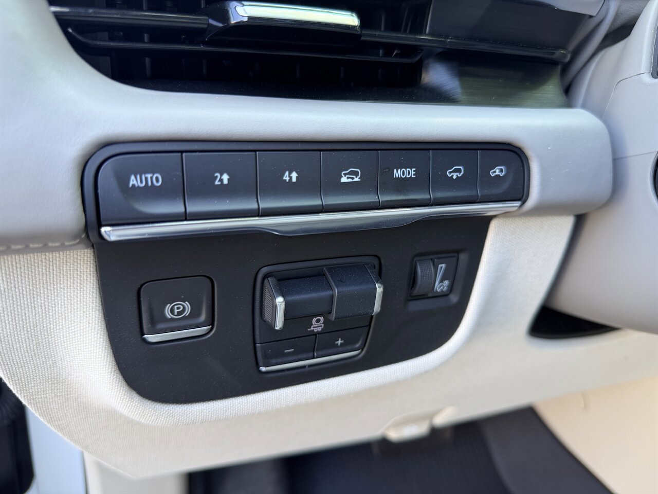 Used 2021 Cadillac Escalade ESV Premium Luxury Platinum AWD/4WD image 20